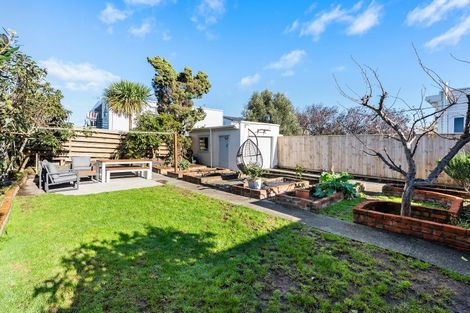 Photo of property in 9 East Street, Petone, Lower Hutt, 5012