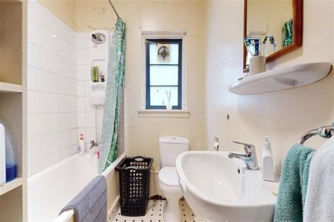 Photo of property in Westhaven Apartments, 8/127 Molesworth Street, Thorndon, Wellington, 6011