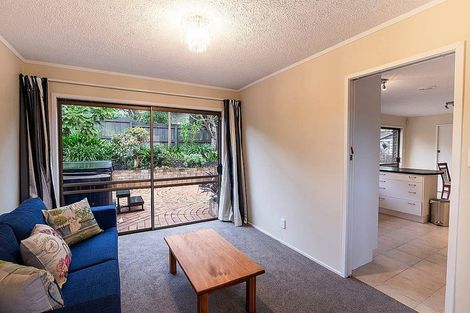 Photo of property in 33 James Evans Drive, Northcote, Auckland, 0627