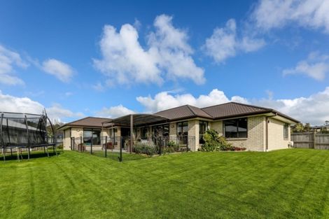 Photo of property in 14 Te Arakete Place, Hurworth, New Plymouth, 4310