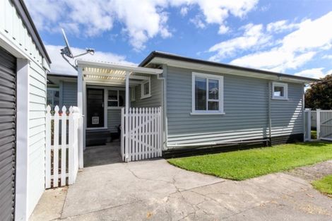 Photo of property in 18 Karaka Street, Merrilands, New Plymouth, 4312
