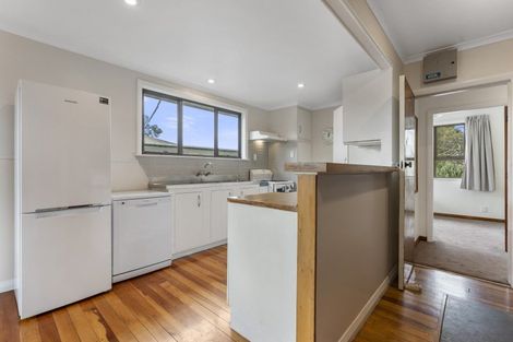 Photo of property in 11 Montrose Place, Takaro, Palmerston North, 4412