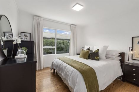 Photo of property in 2/7 Hanlon Crescent, Narrow Neck, Auckland, 0624