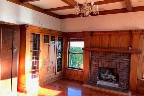 Photo of property in 5 Maungakiekie Avenue, Greenlane, Auckland, 1051