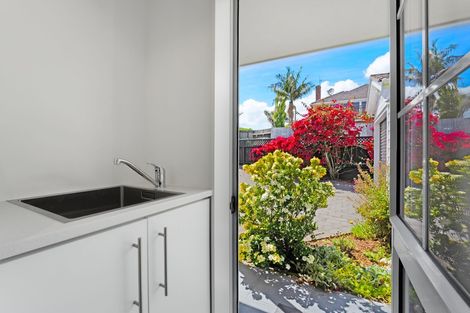 Photo of property in 2/2 Napoleon Avenue, Milford, Auckland, 0620