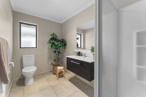 Photo of property in 3 Mooring Close, Whitby, Porirua, 5024