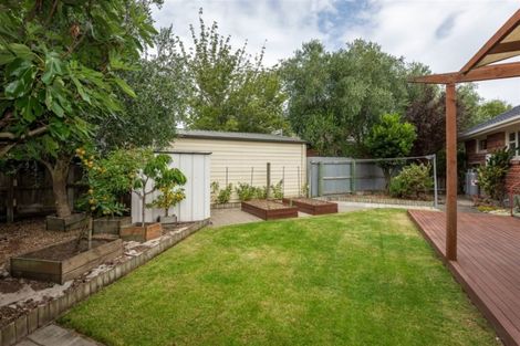 Photo of property in 8 Merton Place, Bryndwr, Christchurch, 8053