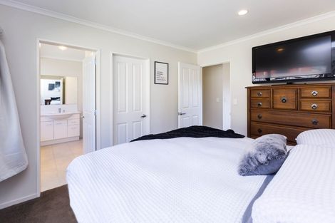 Photo of property in 50 King Charles Drive, Kingsley Heights, Upper Hutt, 5018