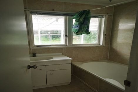 Photo of property in 3 Longburn Road, Henderson, Auckland, 0610