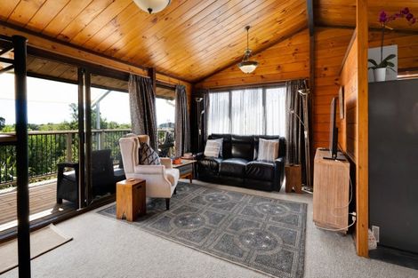 Photo of property in 17a Saint Ives Grove, Whalers Gate, New Plymouth, 4310