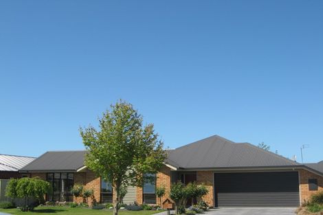 Photo of property in 15 Coolspring Way, Redwood, Christchurch, 8051