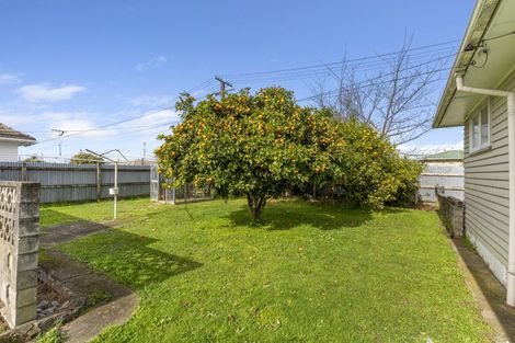 Photo of property in 20 Winchester Street, Levin, 5510