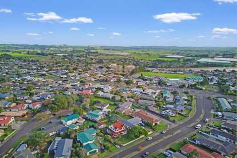 Photo of property in 14 Riverside Drive, Waiuku, 2123