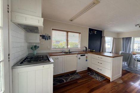 Photo of property in 5 Trafalgar Street, Westown, New Plymouth, 4310
