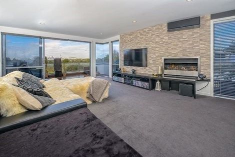 Photo of property in 100a Lake Road, Northcote, Auckland, 0627