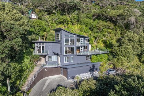Photo of property in 10 Waitea Road, Muriwai, Waimauku, 0881