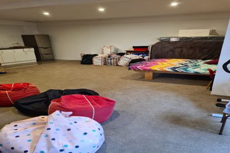 Photo of property in 2/42 Knightsbridge Drive, Forrest Hill, Auckland, 0620