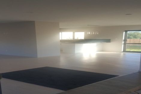 Photo of property in 3 Makora Road, Massey, Auckland, 0614