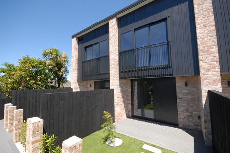 Photo of property in 3/139 Tirimoana Road, Te Atatu South, Auckland, 0602