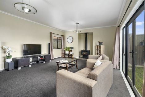 Photo of property in 106 Pacific Drive, Fitzherbert, Palmerston North, 4410