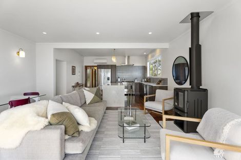 Photo of property in 41 Te Ahuahu Road, Piha, New Lynn, 0772