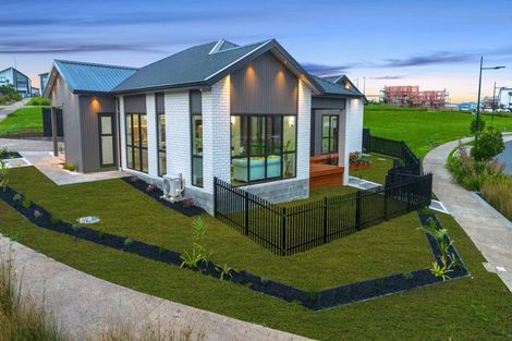 Photo of property in 8 Evergreen Parade, Rosehill, Papakura, 2113