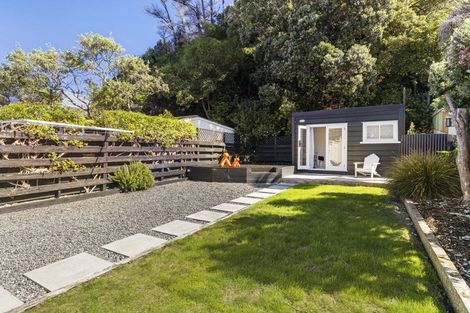 Photo of property in 36 Derwent Street, Island Bay, Wellington, 6023