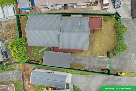 Photo of property in 1/8 Kirklow Place, Goodwood Heights, Auckland, 2105