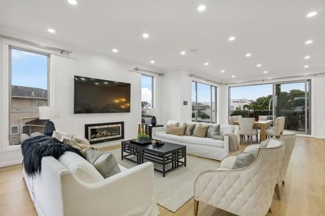 Photo of property in 11 Gulf Crest, Bucklands Beach, Auckland, 2012