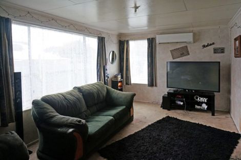 Photo of property in 8 Crowther Crescent, Heidelberg, Invercargill, 9812