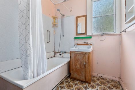 Photo of property in 28 Railway Crescent, Masterton, 5810