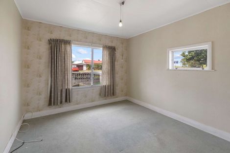 Photo of property in 34 High Street West, Waitara, 4320