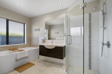 Photo of property in 39 Inverness Drive, Pyes Pa, Tauranga, 3112