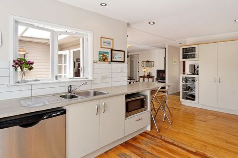 Photo of property in 48 Minnehaha Avenue, Titirangi, Auckland, 0604