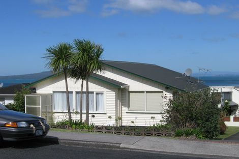 Photo of property in 29 Seaview Road, Castor Bay, Auckland, 0620