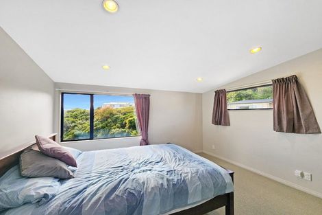 Photo of property in 82a Stewart Drive, Newlands, Wellington, 6037