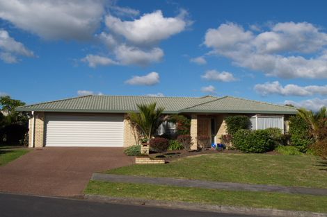 Photo of property in 12 John Lister Close, Golflands, Auckland, 2013