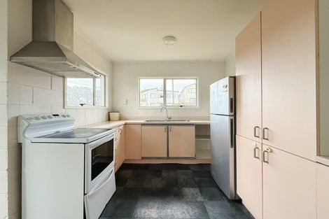 Photo of property in 2/1 Raeben Avenue, Hillcrest, Auckland, 0627