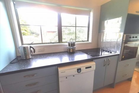 Photo of property in 17 Palmetto Place, Goodwood Heights, Auckland, 2105