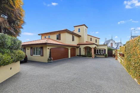 Photo of property in 64 Lake Crescent, Hamilton Lake, Hamilton, 3204