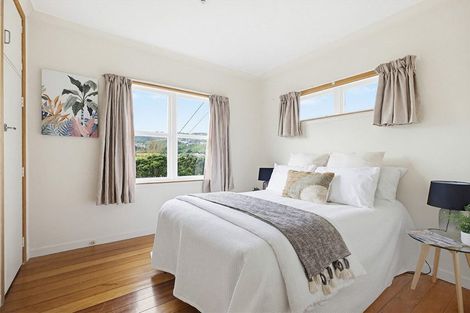 Photo of property in 9 Victory Crescent, Tawa, Wellington, 5028