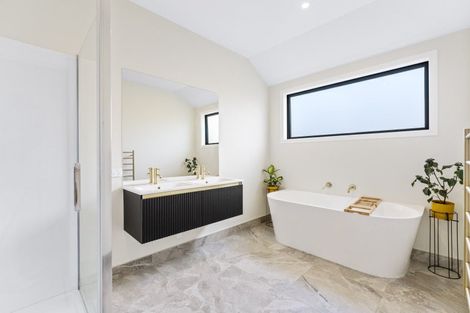 Photo of property in 8 Nga Tui Lane, Acacia Bay, Taupo, 3385