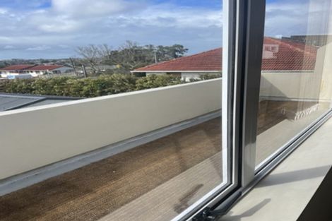 Photo of property in 2/479 Glenfield Road, Glenfield, Auckland, 0629