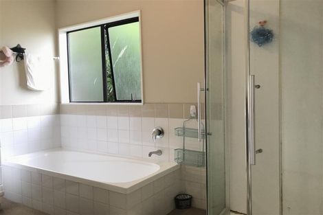 Photo of property in 12 Cassandra Grove, Totara Vale, Auckland, 0629