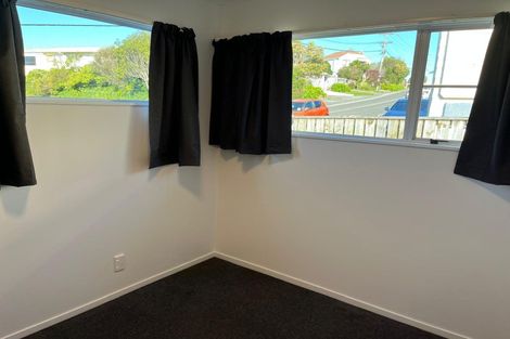 Photo of property in 1 Kerr Grove, Johnsonville, Wellington, 6037