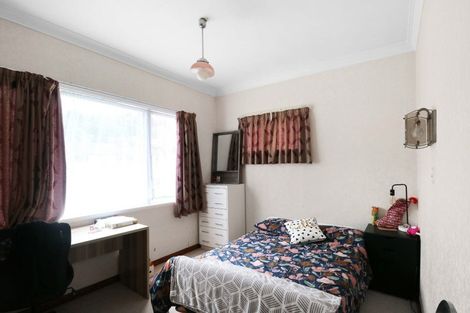 Photo of property in 104 Stokes Valley Road, Stokes Valley, Lower Hutt, 5019