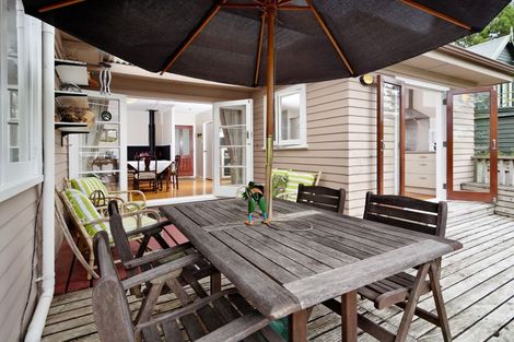 Photo of property in 48 Minnehaha Avenue, Titirangi, Auckland, 0604