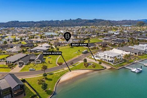 Photo of property in 18 Roseberry Place, Whitianga, 3510
