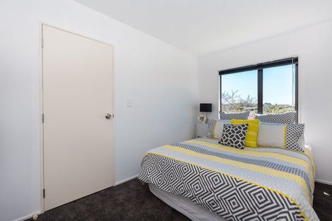 Photo of property in 9/44 Fields Parade, Oteha, Auckland, 0632