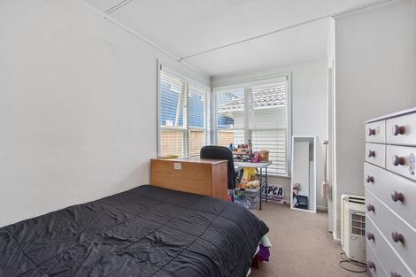 Photo of property in 22a Rewarewa Road, Te Atatu Peninsula, Auckland, 0610